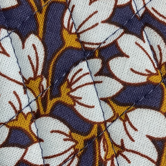 Vera Bradley Zip ID Case in PawPaw Flowers - Picture 4 of 4